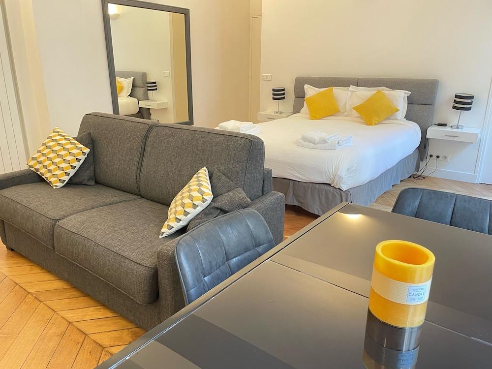 Paris Square Room Type - Family Suite