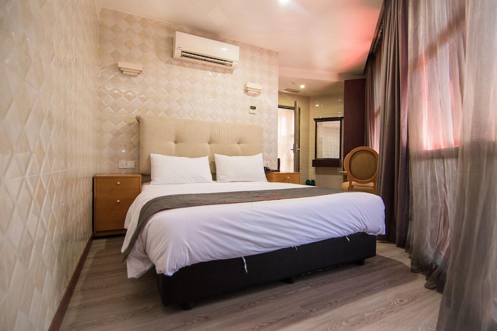 SUWARA HOTEL Room Type - Standard Room, 1 Queen Bed