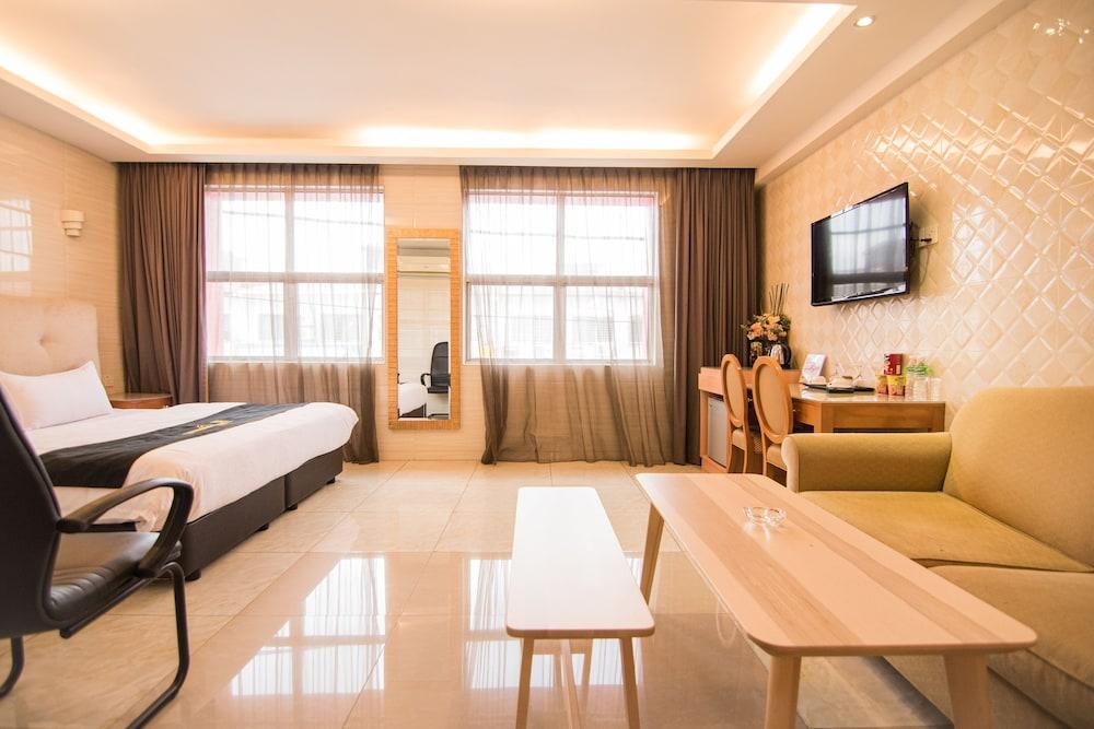 SUWARA HOTEL Room Type - Deluxe Room, 1 King Bed