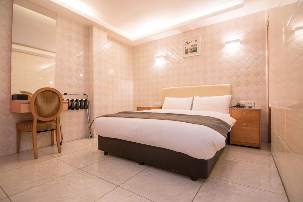 SUWARA HOTEL Room Type - Standard Room, 1 Queen Bed, No Windows