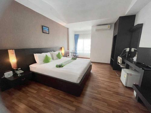 Jingjit Hotel Room Type - Superior King Room