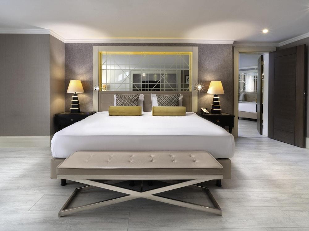 Mercure Istanbul Bomonti Room Type - Deluxe Suite, Multiple Beds, City View (Family)