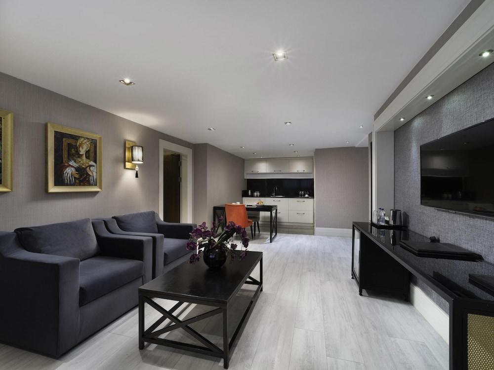 Mercure Istanbul Bomonti Room Type - Presidential Room, Multiple Beds, City View