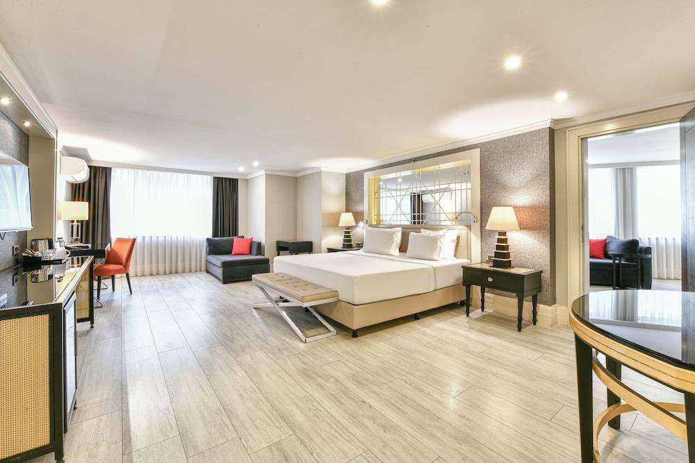 Mercure Istanbul Bomonti Room Type - Deluxe Suite, Multiple Beds, City View (Family)