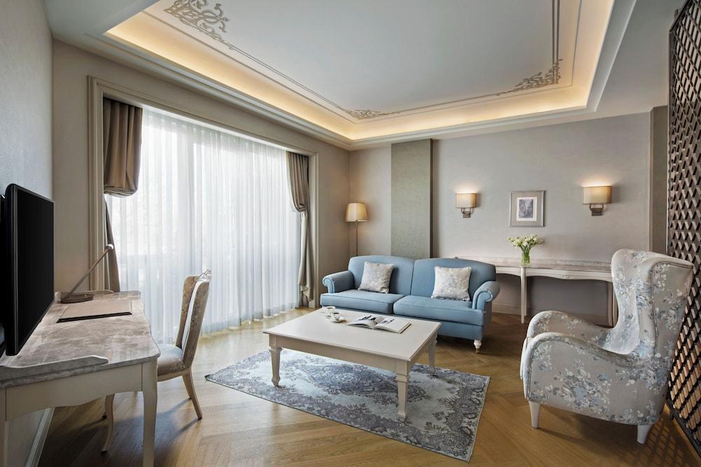 Lazzoni Hotel Room Type - Suite