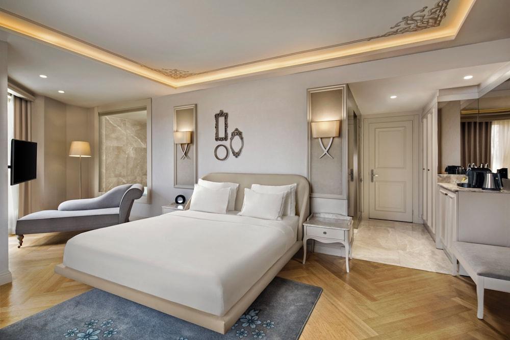 Lazzoni Hotel Room Type - Deluxe Room
