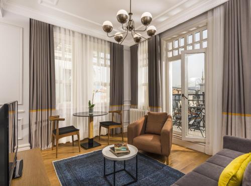 New Bosphorus Hotel - Tap to explore photos
