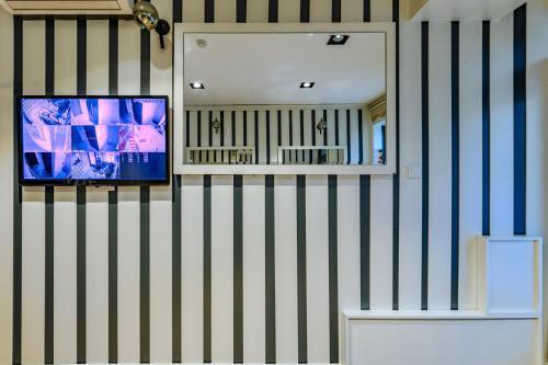La Pazza Suites - Tap to explore photos