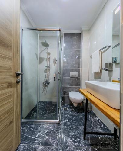 La Pazza Suites Room Type - Deluxe Double Room