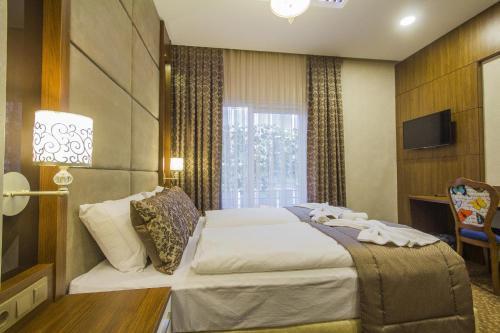 La Pazza Suites Room Type - Deluxe Triple Room