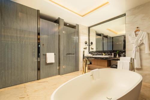 Honder International Hotel Room Type - Superior Suite King