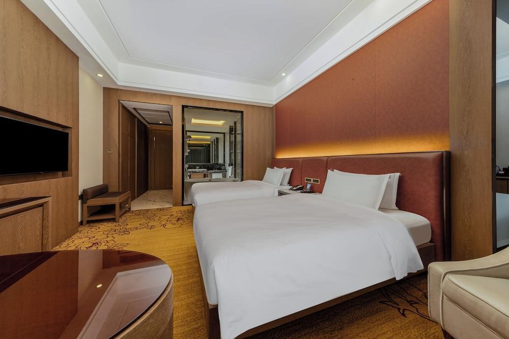 Honder International Hotel Room Type - Deluxe Twin Room