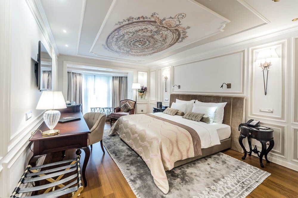 Arcade Hotel Room Type - Luxury Room