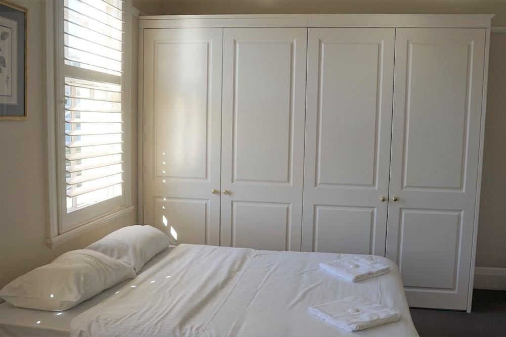 Palace Hotel Mortlake Room Type - Family Room with Shared Bathroom Palace Hotel Mortlake Room Type - Family Room with Shared Bathroom