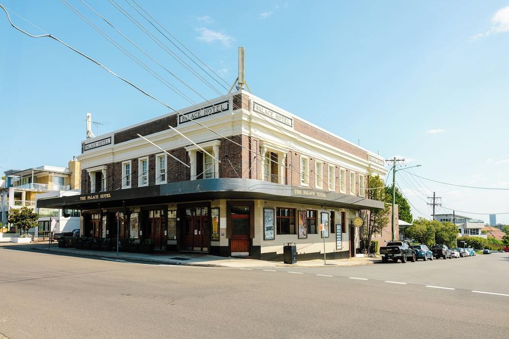 Palace Hotel Mortlake - Tap to explore photos