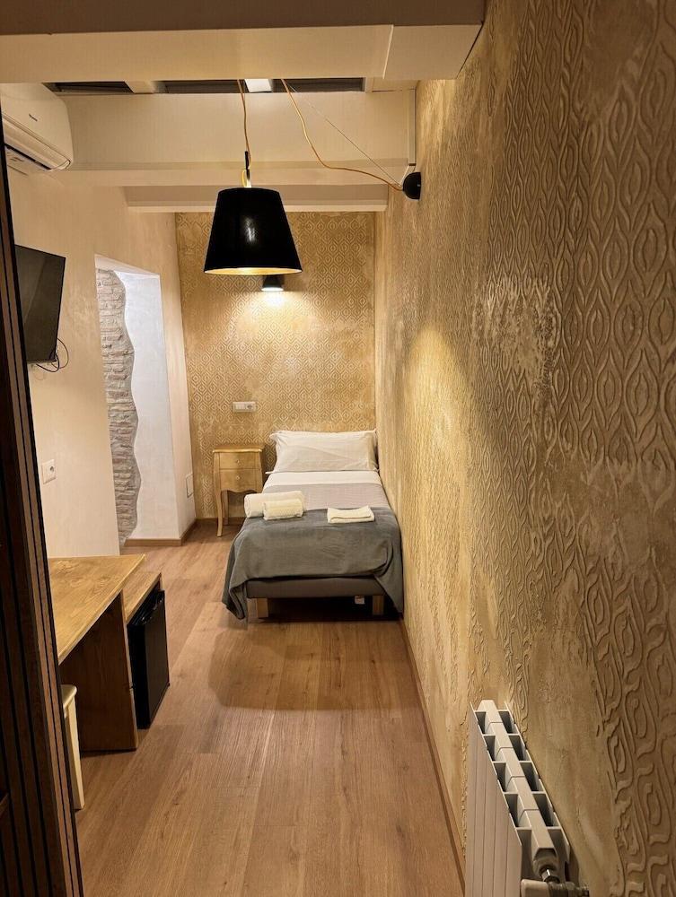 Dulcis Inn Pantheon - Tap to explore photos