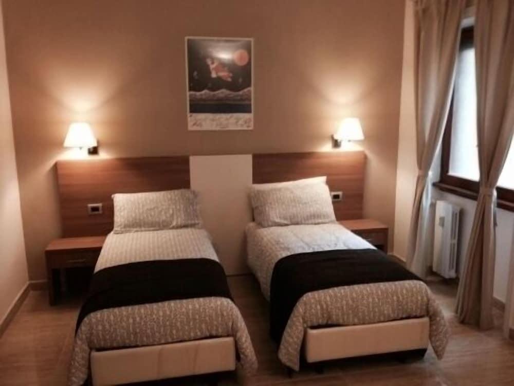 Trastevere's Friends Room Type - Twin Room