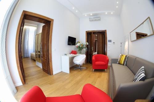 Sofia's Suites Guesthouse - Tap to explore photos