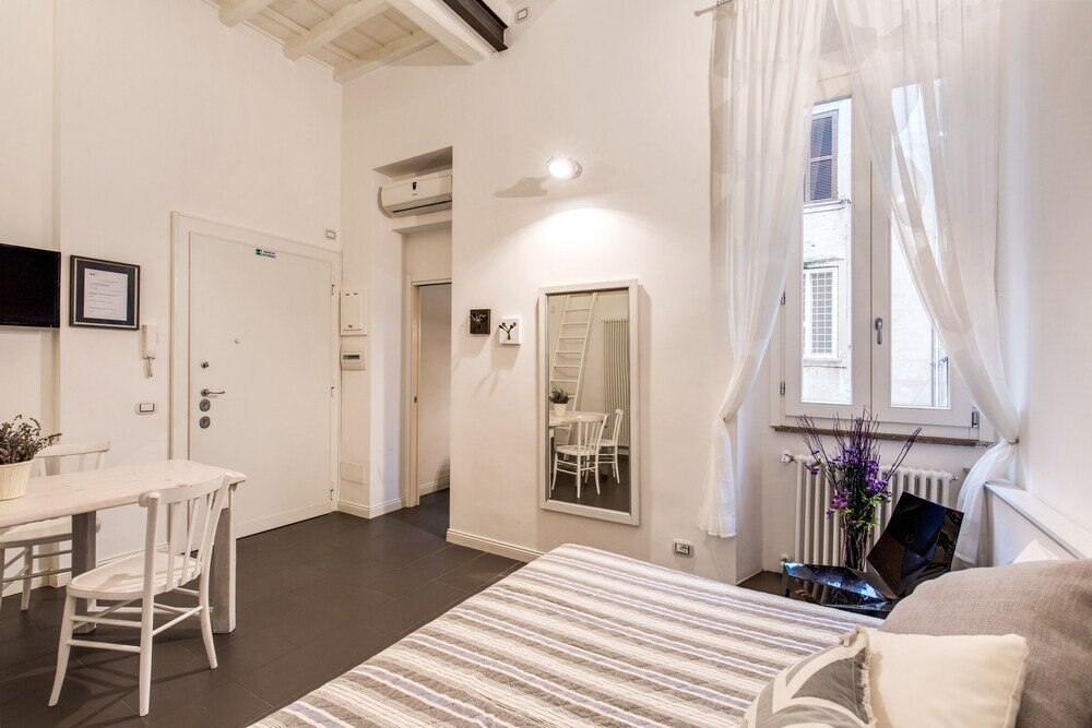 trastevere miracle suite - Tap to explore photos