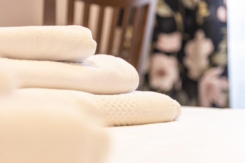La Grande Bellezza Guesthouse Rome - Tap to explore photos