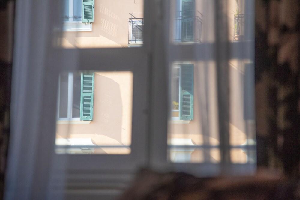 La Grande Bellezza Guesthouse Rome - Tap to explore photos