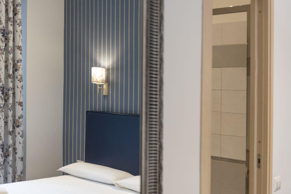 La Grande Bellezza Guesthouse Rome Room Type - Classic Double Room