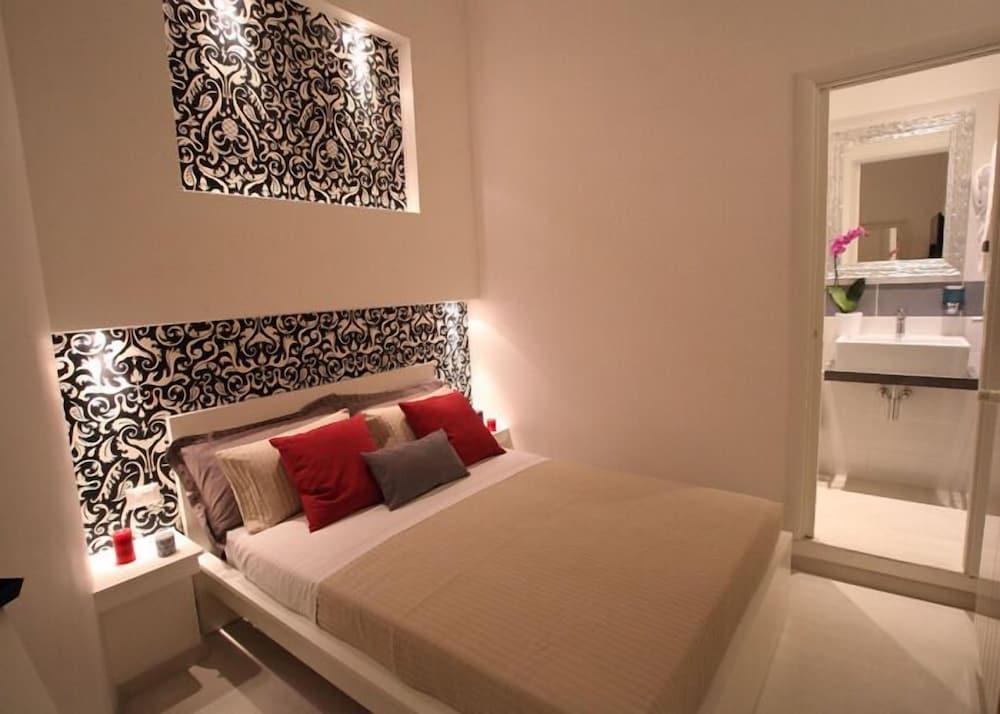 Interno 7 Luxury Rooms Room Type - Basic Double Room (internal upper windows)