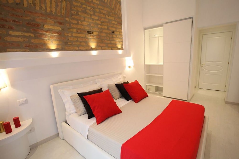 Interno 7 Luxury Rooms - Tap to explore photos