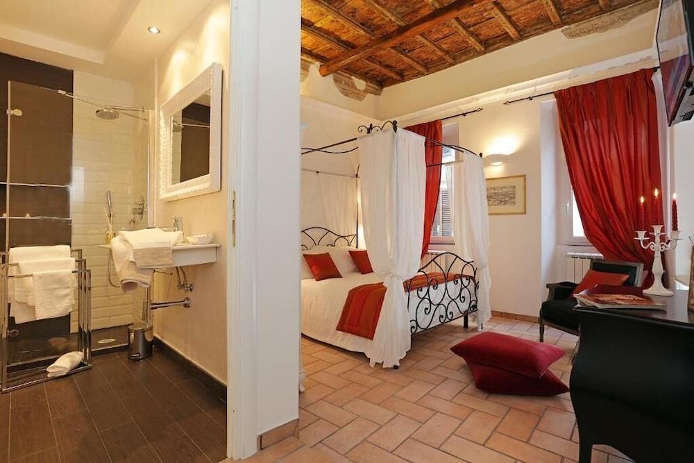Madonna de’ Monti Suites Room Type - Standard Double Room