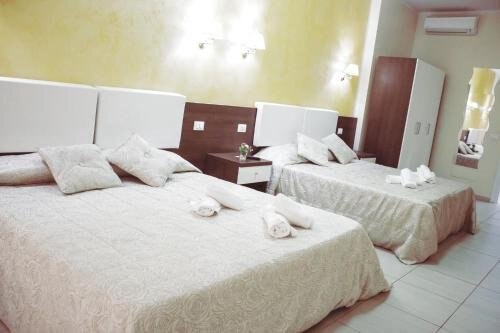 Tiburtina Hotel Holiday Room Type - Quadruple Room