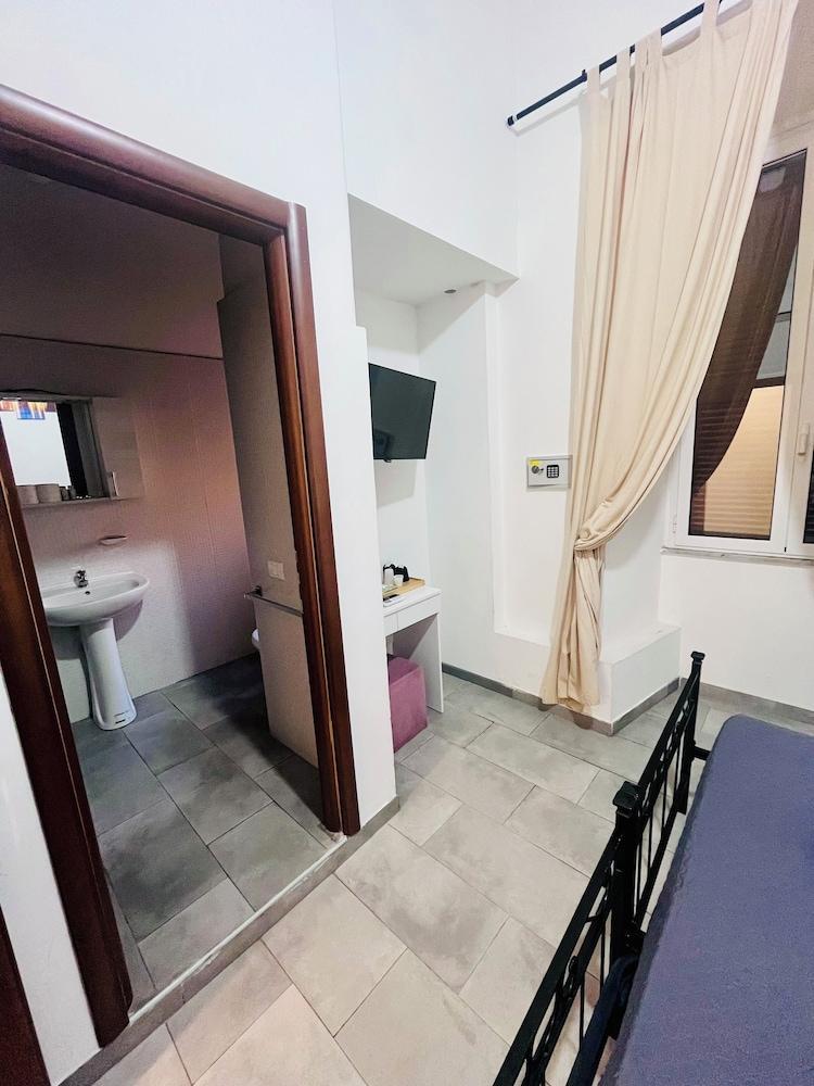 Grandis Rooms - Tap to explore photos