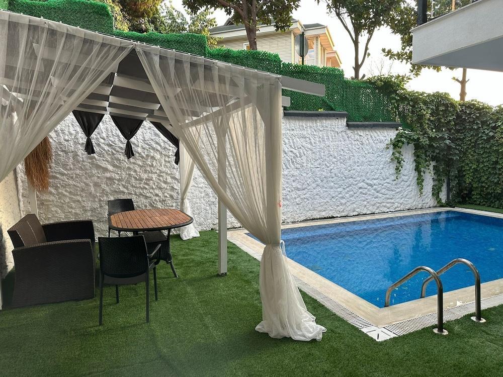 Mavilla Hotel Room Type - Exclusive Room, 1 King Bed with Sofa bed, Pool Access Mavilla Hotel Room Type - Exclusive Room, 1 King Bed with Sofa bed, Pool Access