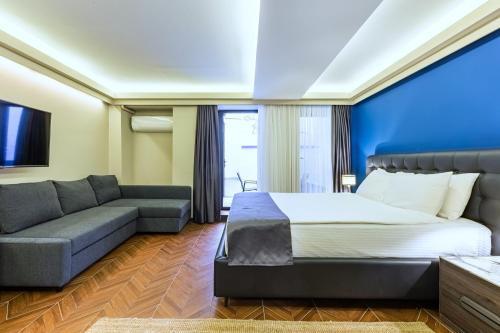 Snog Rooms & Suites Room Type - Suite with Balcony