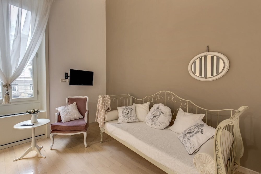 Trevi Miracle Suite - Tap to explore photos