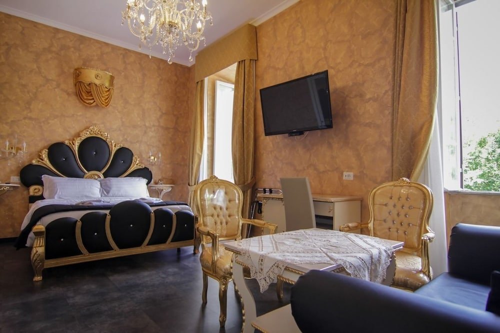 Pope's Suites Room Type - Deluxe Triple Room (Nero)