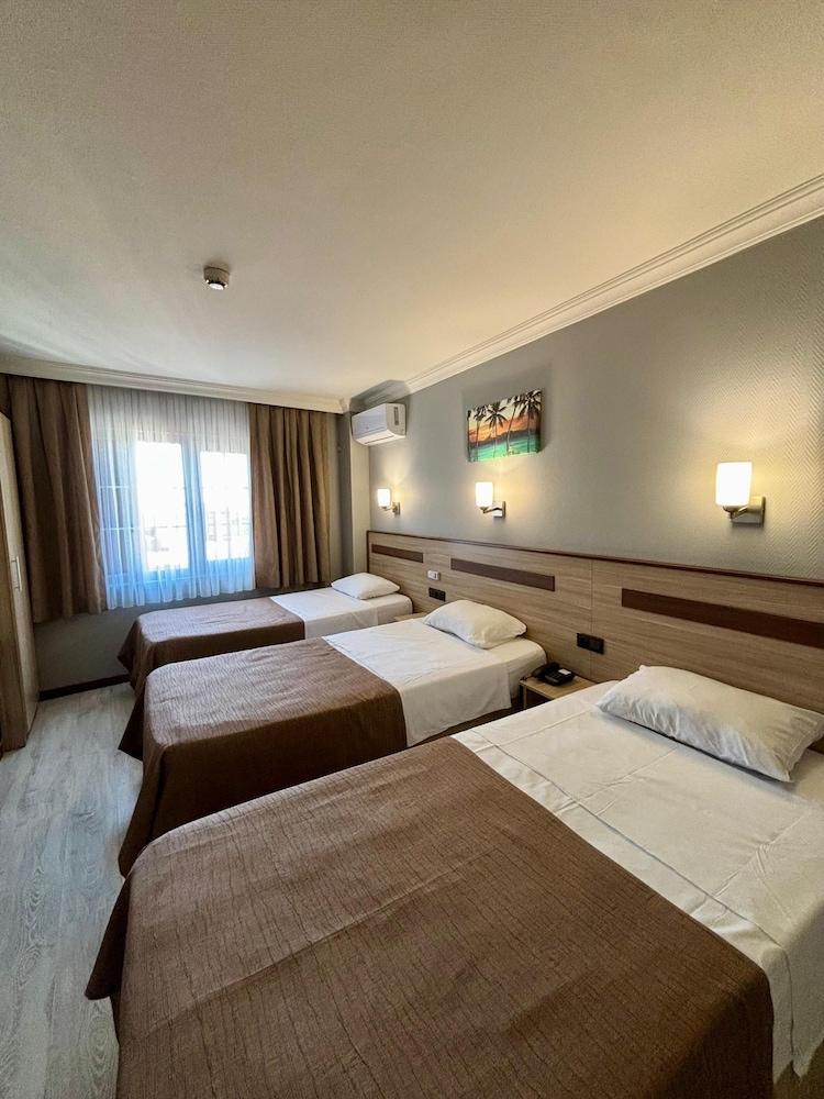 Gold Hotel Room Type - Standard Triple Room