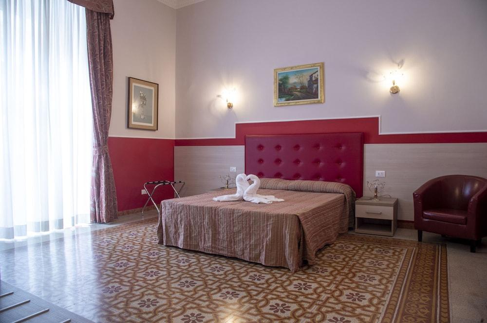 Domus Napoleone Room Type - Deluxe Double or Twin Room, 1 Bedroom, Smoking, Ensuite Domus Napoleone Room Type - Deluxe Double or Twin Room, 1 Bedroom, Smoking, Ensuite