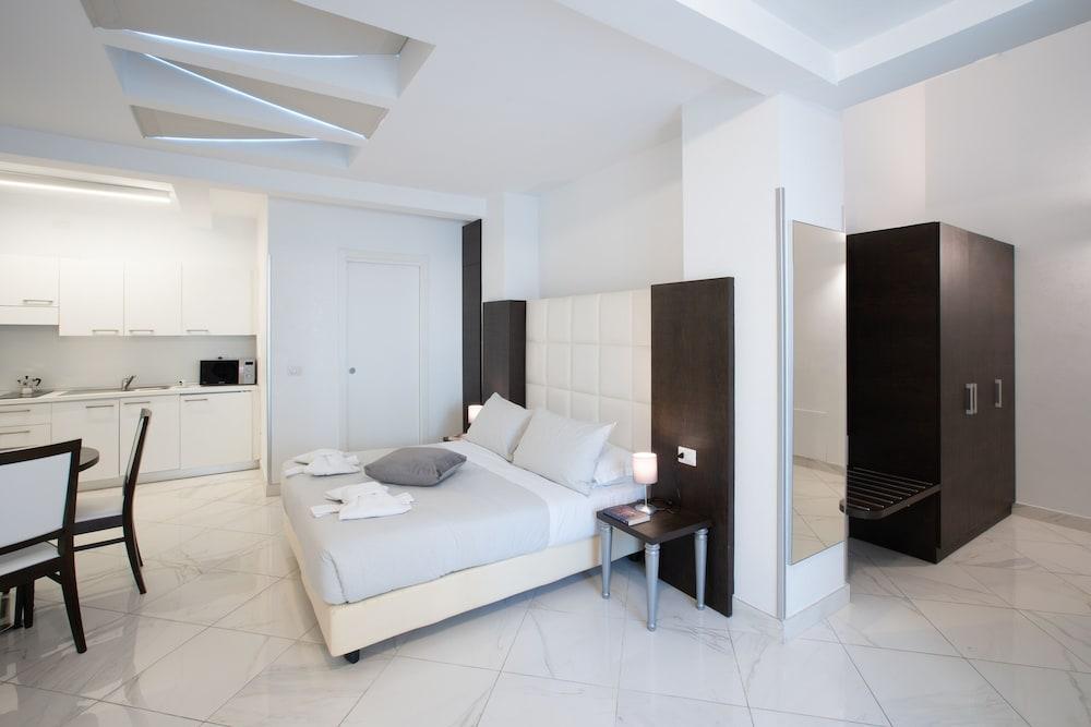 Morin 10 Rome Exclusive Suites Room Type - Executive Suite, 1 Queen Bed with Sofa bed, Terrace