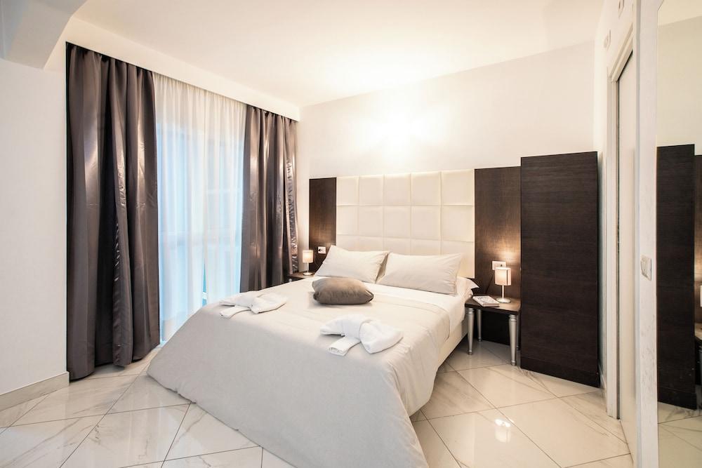 Morin 10 Rome Exclusive Suites Room Type - Superior Suite, Balcony, Courtyard Area Morin 10 Rome Exclusive Suites Room Type - Superior Suite, Balcony, Courtyard Area