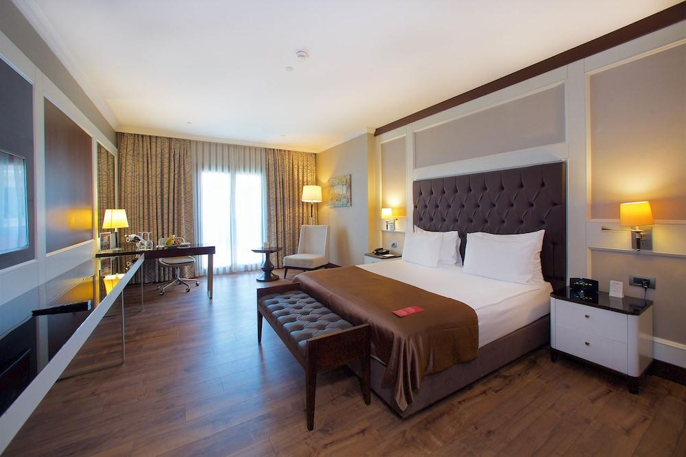Ramada Hotel & Suites by Wyndham Istanbul Merter Room Type - Junior Suite, 1 King Bed, Accessible, Non Smoking (Mobility) Ramada Hotel & Suites by Wyndham Istanbul Merter Room Type - Junior Suite, 1 King Bed, Accessible, Non Smoking (Mobility)