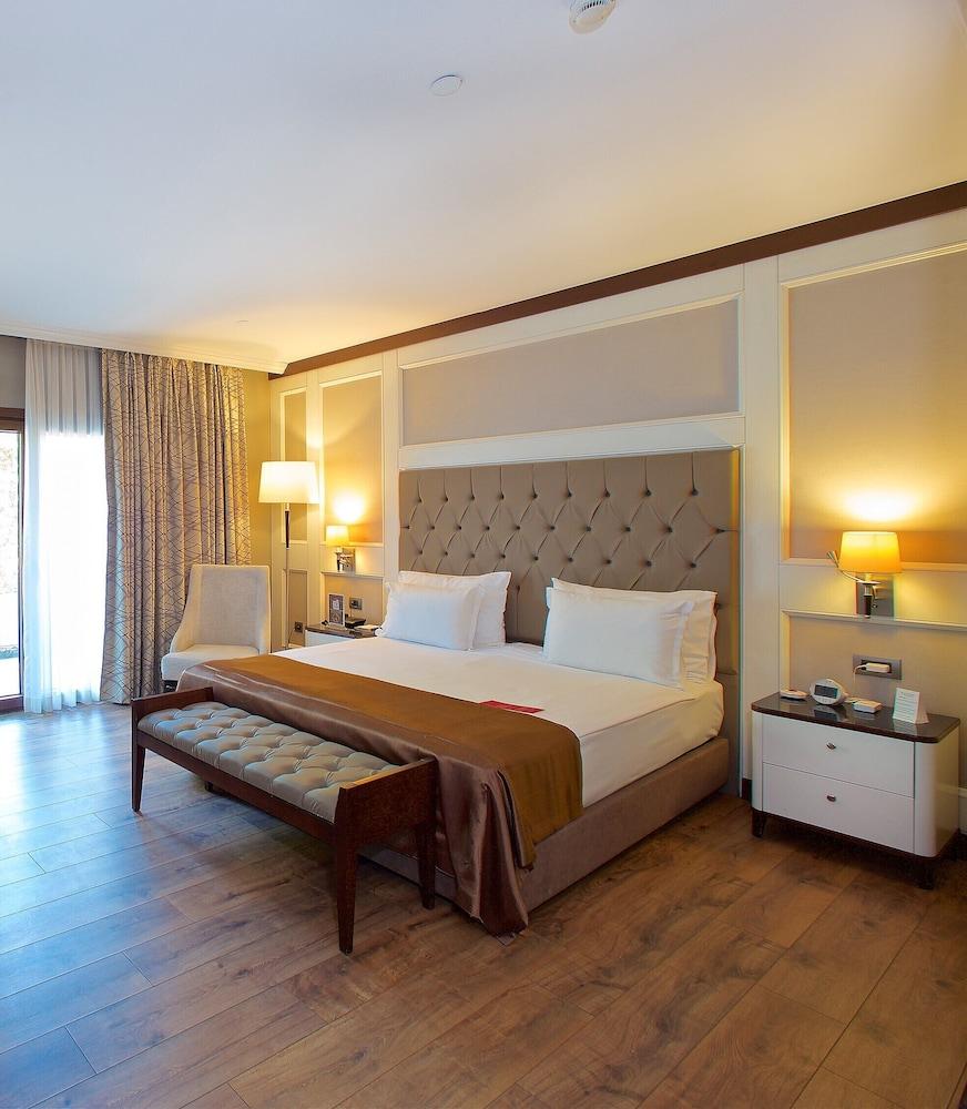 Ramada Hotel & Suites by Wyndham Istanbul Merter Room Type - Standard Room, 1 Queen Bed, Smoking Ramada Hotel & Suites by Wyndham Istanbul Merter Room Type - Standard Room, 1 Queen Bed, Smoking