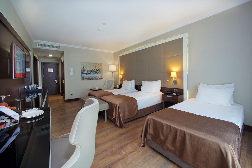 Ramada Hotel & Suites by Wyndham Istanbul Merter Room Type - Deluxe Room, 3 Twin Beds, Non Smoking Ramada Hotel & Suites by Wyndham Istanbul Merter Room Type - Deluxe Room, 3 Twin Beds, Non Smoking