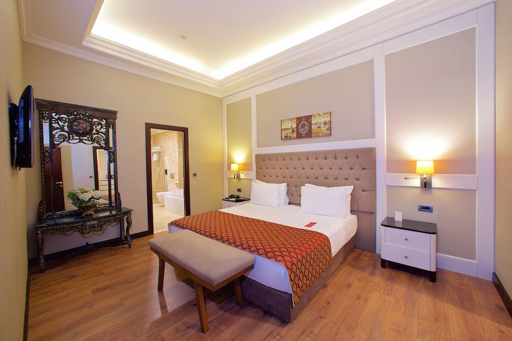 Ramada Hotel & Suites by Wyndham Istanbul Merter Room Type - Presidential Suite, 1 King Bed, Smoking