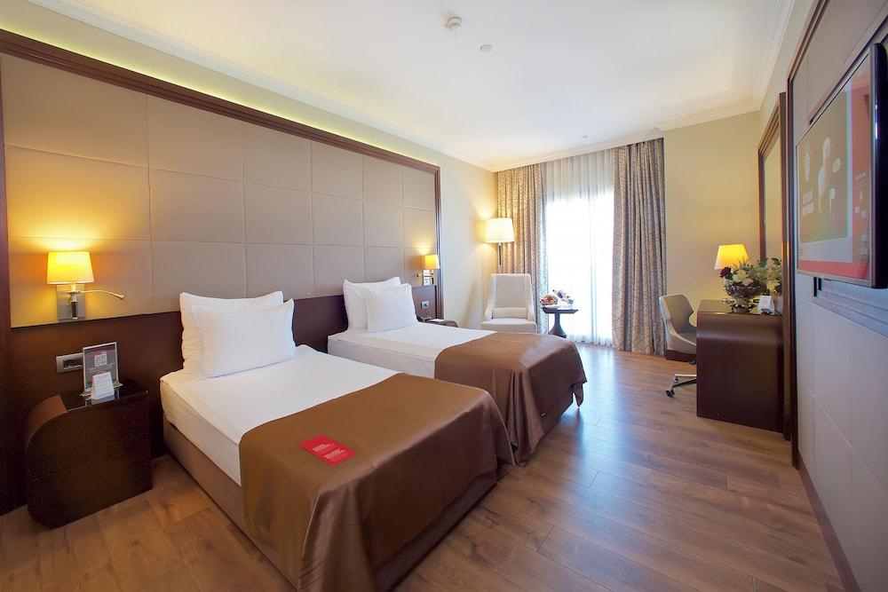 Ramada Hotel & Suites by Wyndham Istanbul Merter Room Type - Deluxe Room, 2 Twin Beds, Smoking