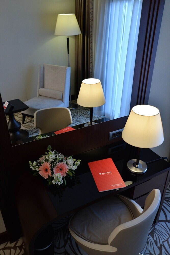 Ramada Hotel & Suites by Wyndham Istanbul Merter Room Type - Standard Room, 1 Queen Bed, Non Smoking (Efficiency) Ramada Hotel & Suites by Wyndham Istanbul Merter Room Type - Standard Room, 1 Queen Bed, Non Smoking (Efficiency)