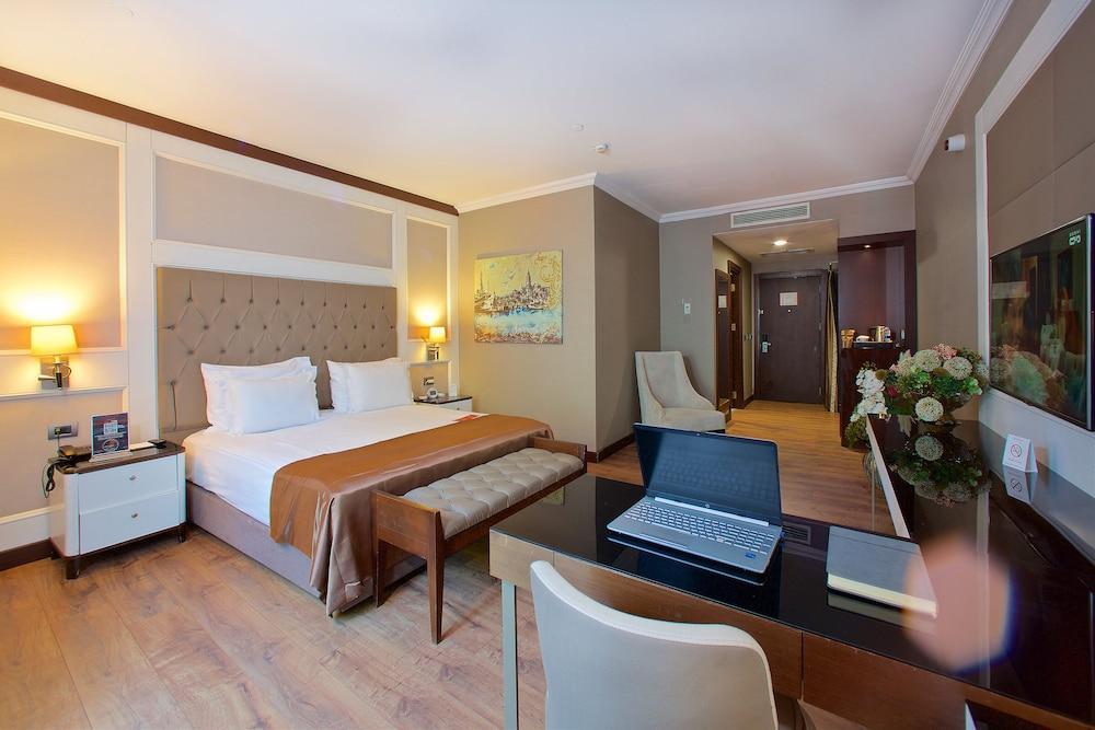 Ramada Hotel & Suites by Wyndham Istanbul Merter Room Type - Deluxe King Bed Non Smoking Room Ramada Hotel & Suites by Wyndham Istanbul Merter Room Type - Deluxe King Bed Non Smoking Room