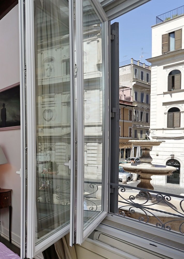Piazzetta de' Monti Suites - Tap to explore photos