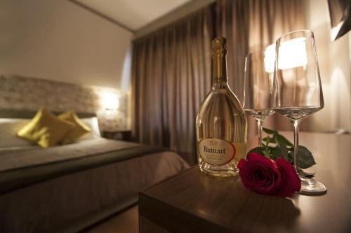 NG Guest House Roma San Pietro Room Type - Deluxe Double Room with Balcony NG Guest House Roma San Pietro Room Type - Deluxe Double Room with Balcony