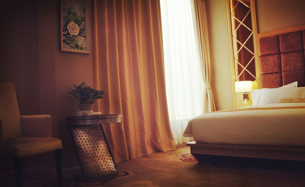 Cheng Yue Selected Hotel Guangzhou Junye Nangang Branch - Tap to explore photos