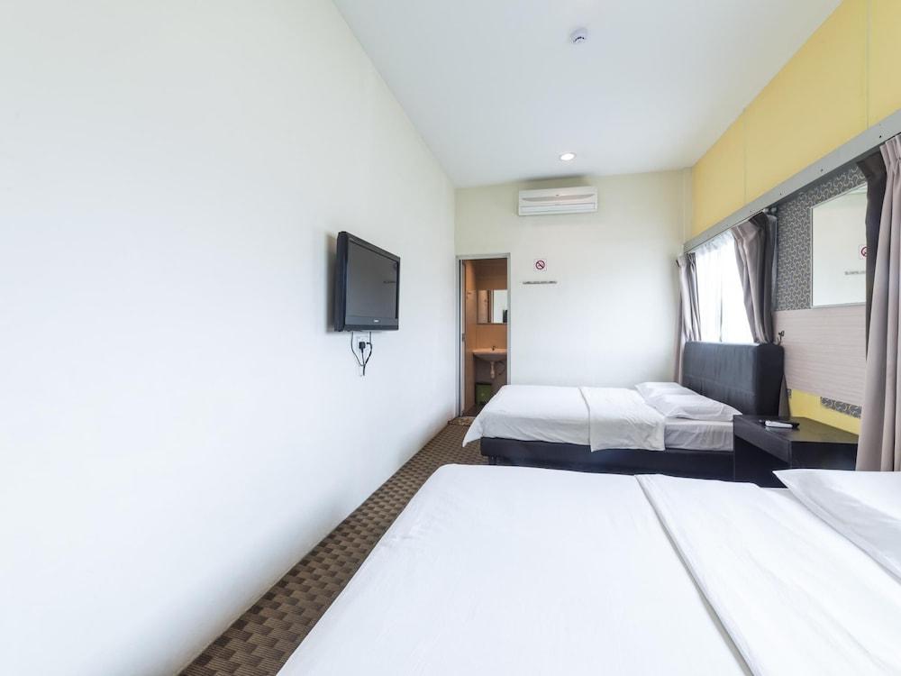 Raintree Hotel Room Type - Family Quadruple Room, 2 Queen Beds Raintree Hotel Room Type - Family Quadruple Room, 2 Queen Beds